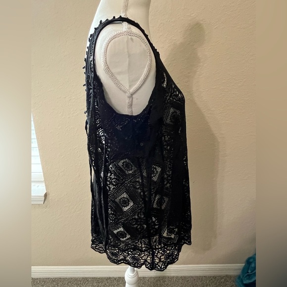 Free People ‘Geo Sands’ Cold Shoulder Lace Top - Picture 9 of 10